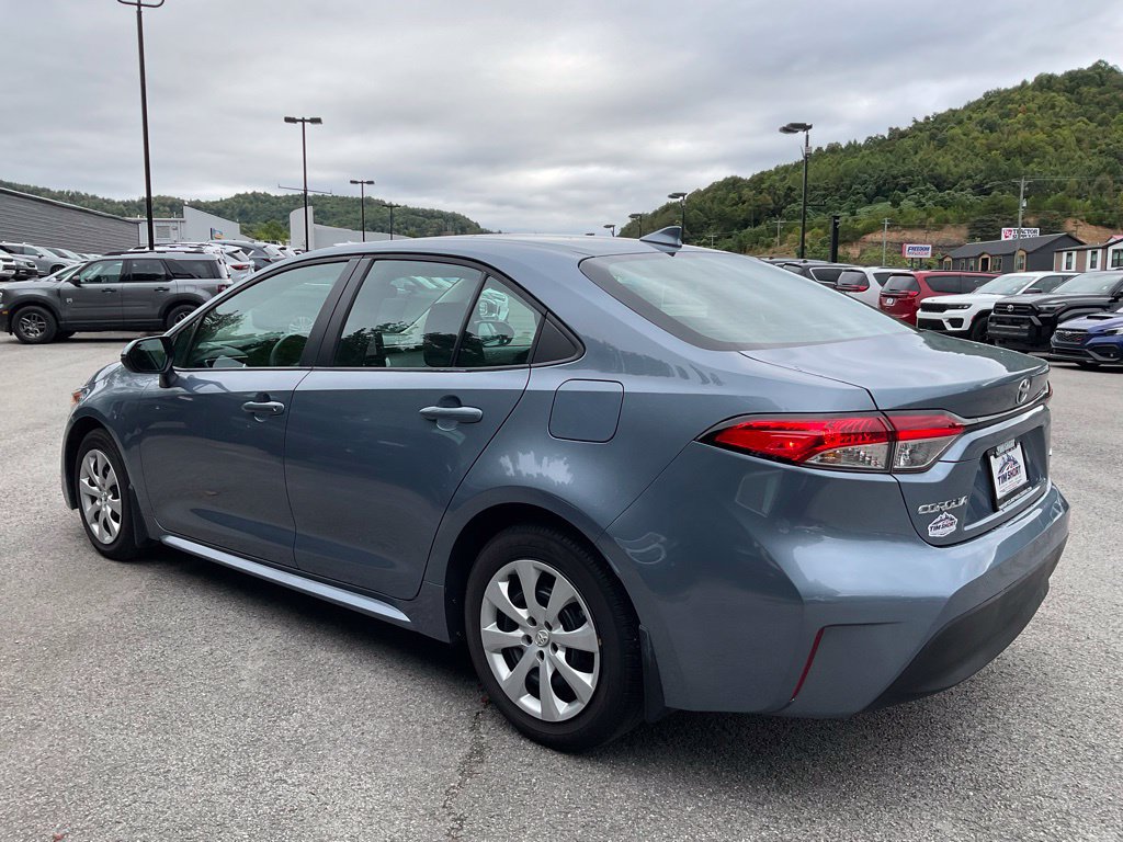 Used 2026 Toyota Corolla LE FWD image 4