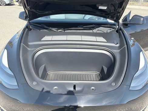 Used 2024 Tesla Model Y Long Range RWD image 18