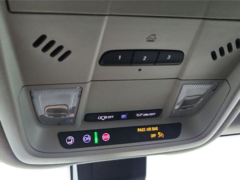 Used 2021 GMC Terrain SLT image 34