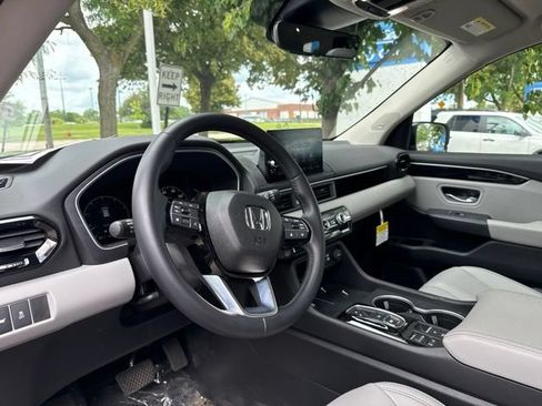 Used 2025 Honda Pilot Touring image 27