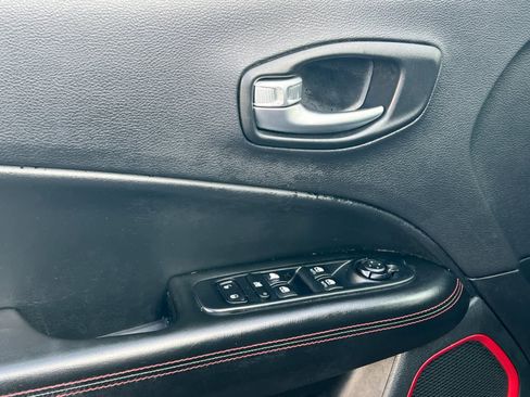 Used 2019 Jeep Compass Trailhawk image 12