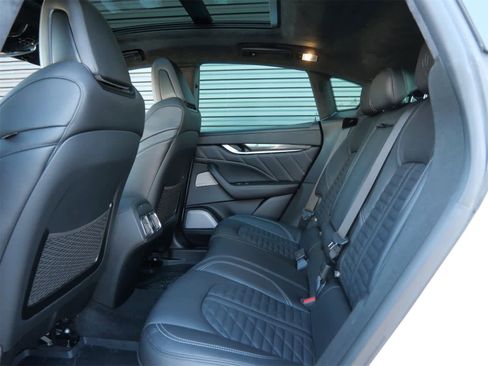 Used 2022 Maserati Levante Trofeo image 11