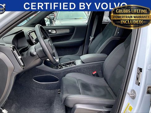 Used 2025 Volvo XC40 B5 Plus AWD/4WD image 31