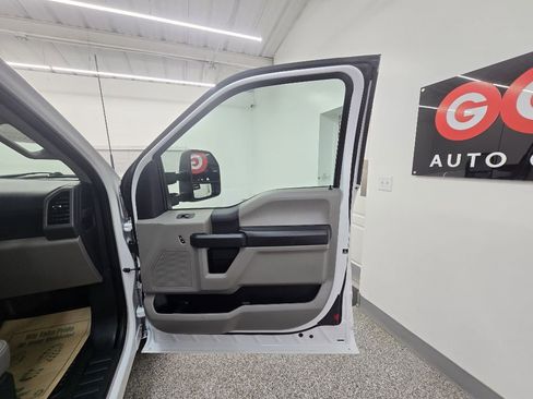 Used 2022 Ford F250 XL w/ Power Equipment Group image 23