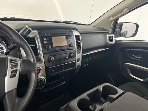 Used 2017 Nissan Titan SV AWD/4WD image 25