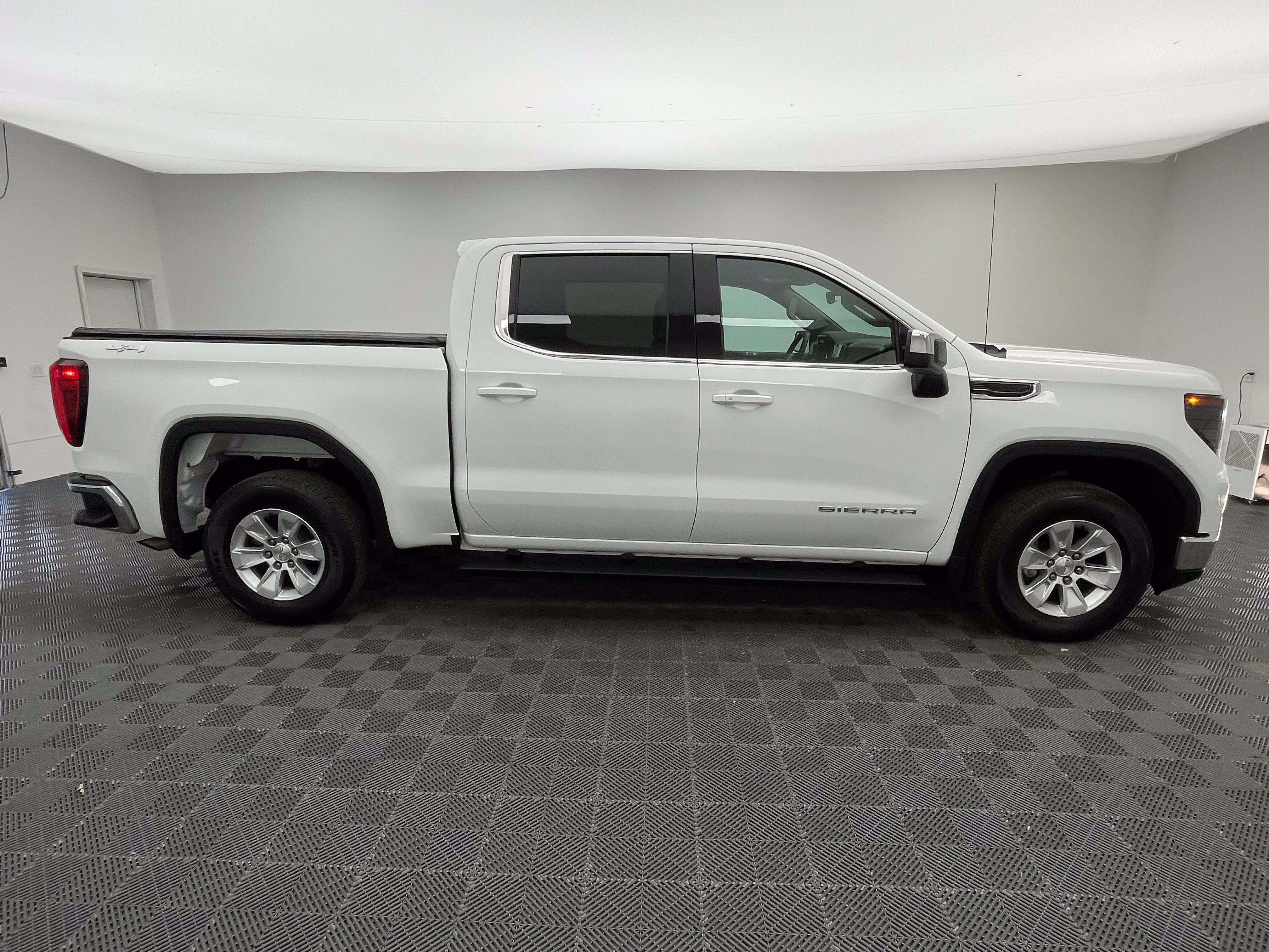 Used 2024 GMC Sierra 1500 SLE AWD/4WD image 6