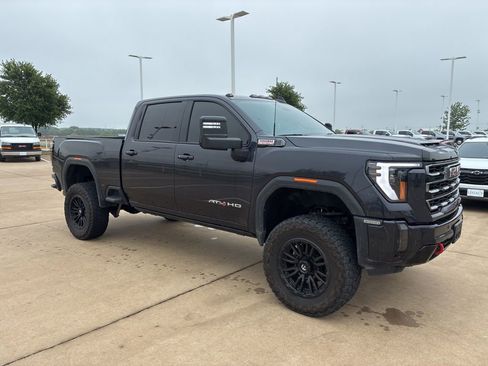 Used 2024 GMC Sierra 2500 AT4 w/ Technology Package image 4