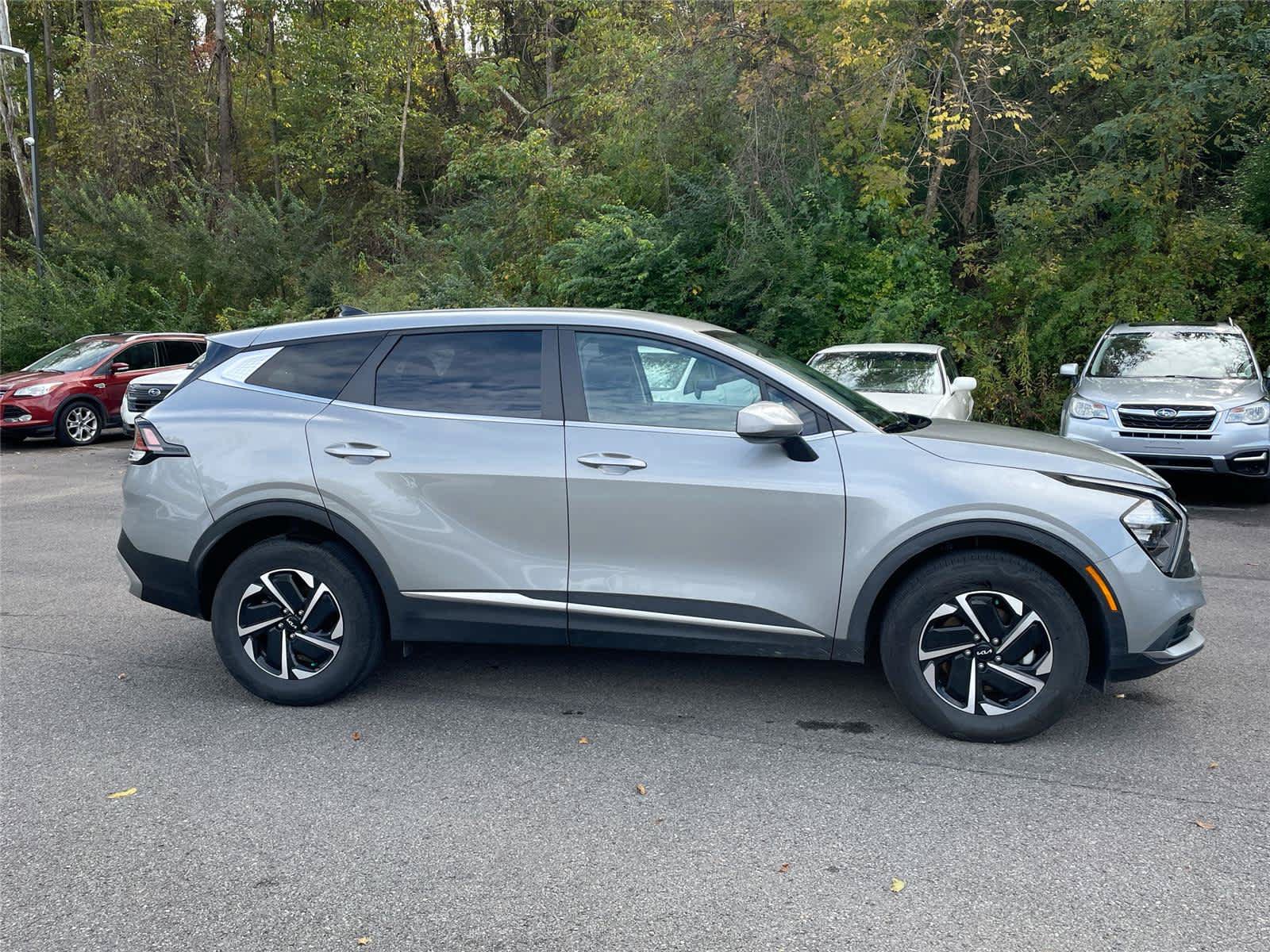 Used 2023 Kia Sportage LX AWD/4WD image 3