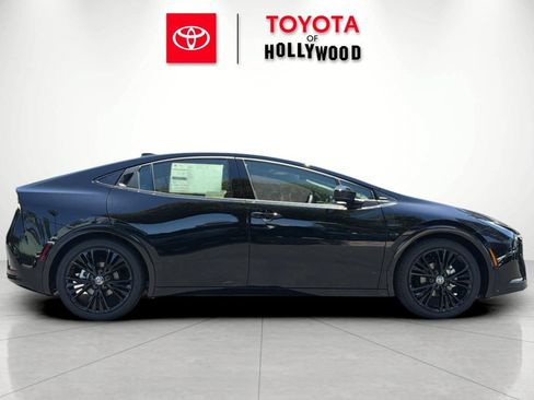 New 2026 Toyota Prius FWD image 3