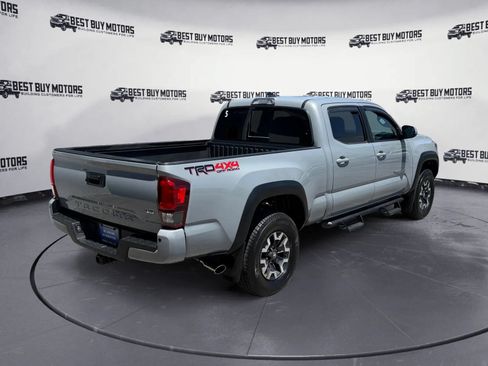 Used 2018 Toyota Tacoma TRD Off-Road w/ TRD Premium Off Road Package AWD/4WD image 8