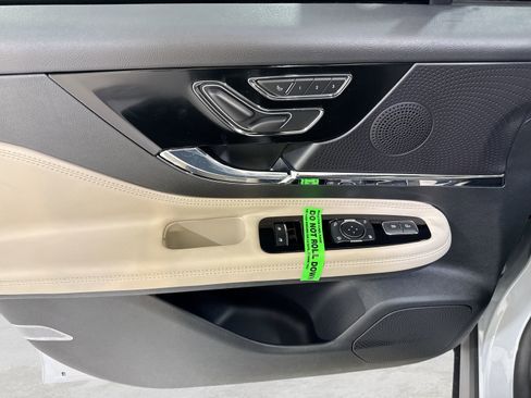 New 2026 Lincoln Corsair Premiere w/ Rear Removable Package Tray FWD image 12