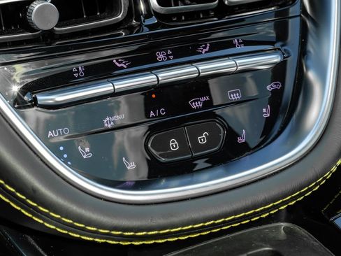 Used 2021 Aston Martin DBX AWD/4WD image 31