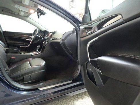 Used 2016 Buick Regal FWD image 10