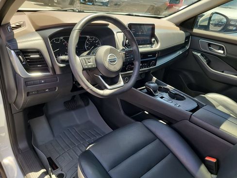 Used 2021 Nissan Rogue SV w/ Premium Package FWD image 16