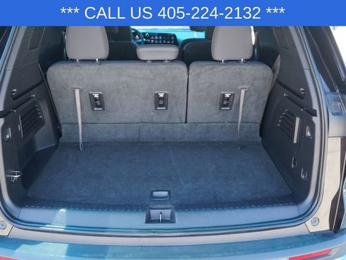 Used 2025 Chevrolet Traverse LT FWD image 26