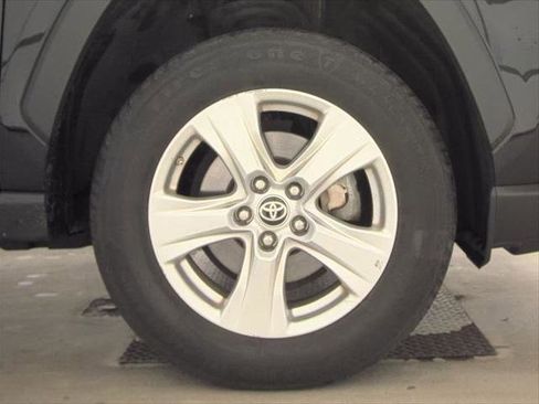 Used 2021 Toyota RAV4 LE AWD/4WD image 22
