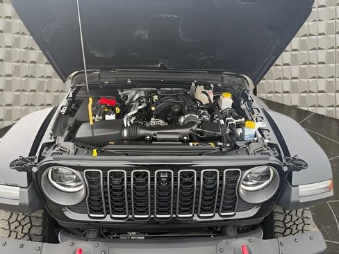 Certified 2024 Jeep Gladiator Rubicon image 31