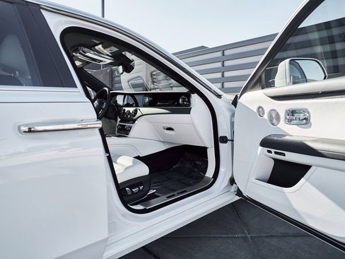 Used 2023 Rolls-Royce Ghost Base w/ Ghost Package image 22