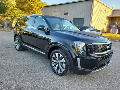 Used 2022 Kia Telluride EX w/ EX Premium Package FWD image 5