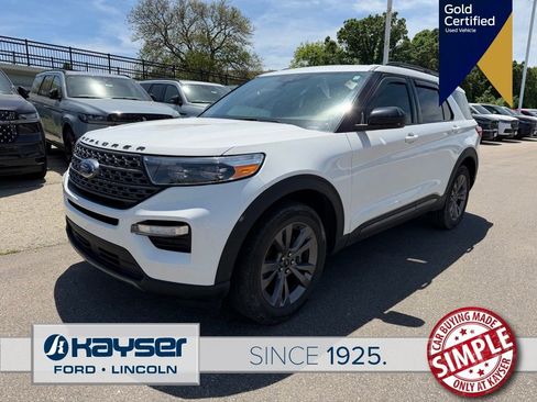 Used 2023 Ford Explorer XLT w/ Equipment Group 202A AWD/4WD image 2