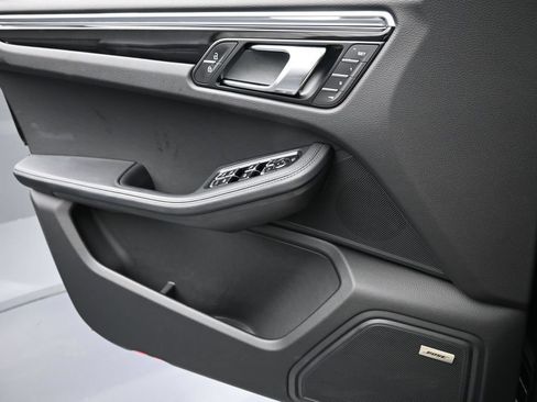 Certified 2026 Porsche Macan AWD/4WD image 25