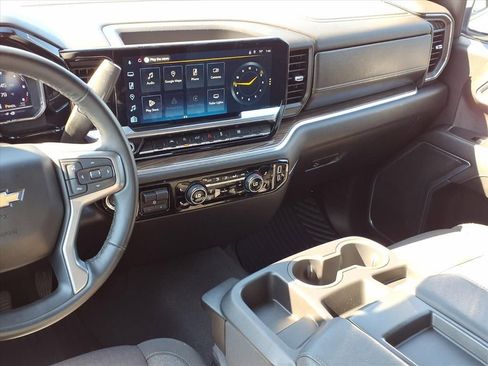 Used 2025 Chevrolet Silverado 1500 LT image 7