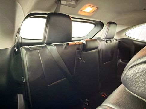 Used 2020 Toyota Highlander XLE image 27