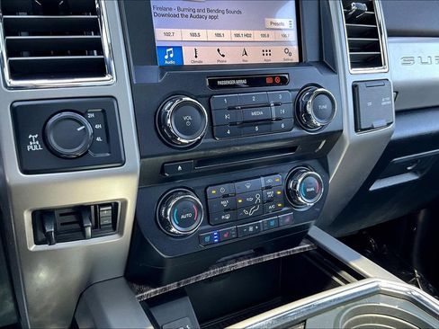 Used 2017 Ford F250 Lariat w/ Lariat Ultimate Package AWD/4WD image 15