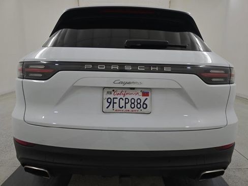 Used 2023 Porsche Cayenne Platinum Edition w/ Premium Package image 6