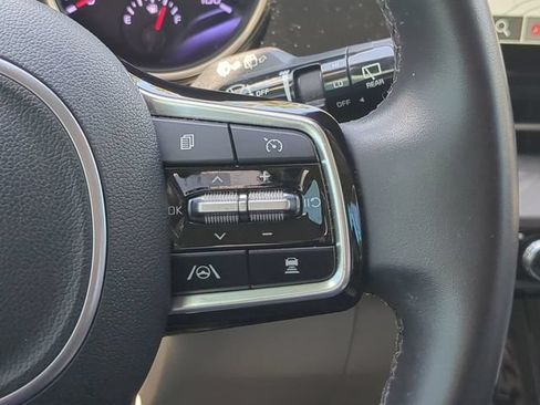 Used 2024 Kia Carnival EX FWD image 31