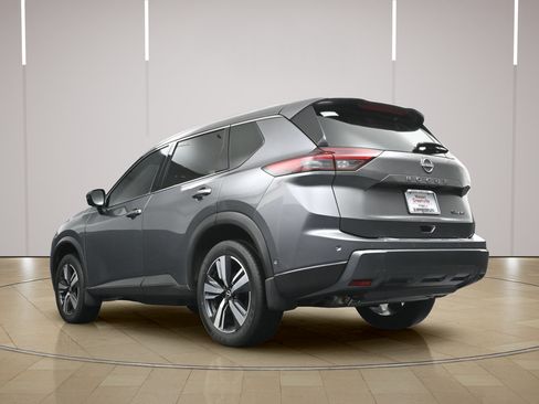 Certified 2025 Nissan Rogue SL w/ SL Premium Package AWD/4WD image 30
