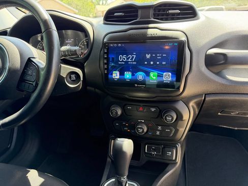 Used 2018 Jeep Renegade Altitude FWD image 9