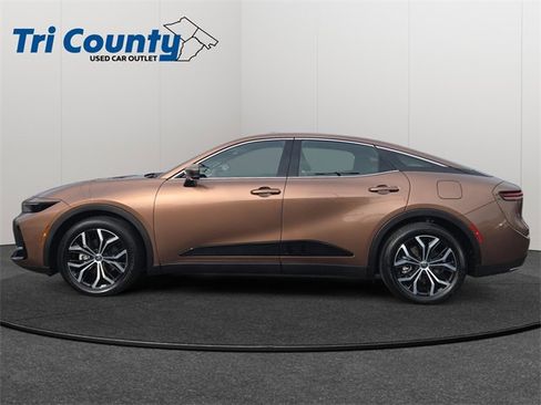 Used 2025 Toyota Crown Limited image 5