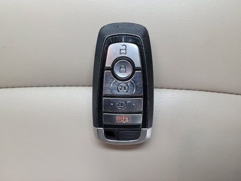 Used 2019 Ford Explorer XLT FWD image 32