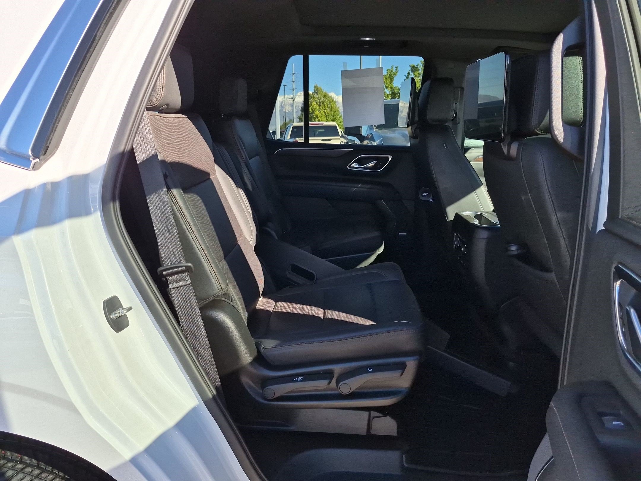 Used 2021 Chevrolet Tahoe High Country w/ Premium Package AWD/4WD image 30