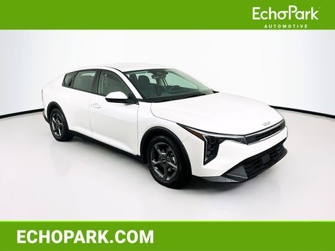 Used 2025 Kia K4 LXS image 1