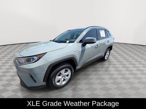 Used 2021 Toyota RAV4 XLE w/ XLE Grade Weather Package AWD/4WD image 4