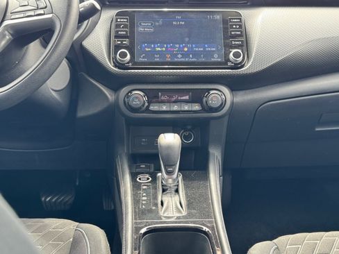 Used 2022 Nissan Kicks SV image 15