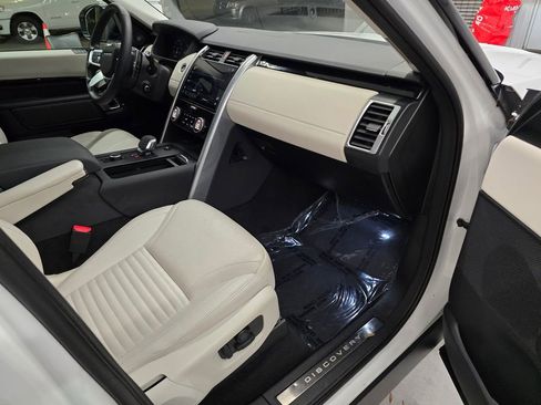 Used 2025 Land Rover Discovery S image 34