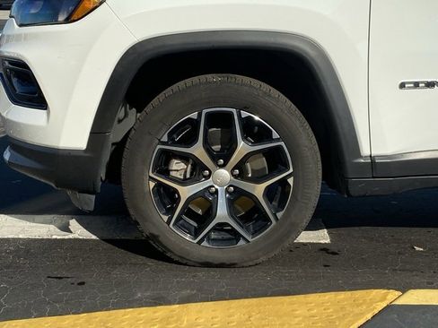 Used 2024 Jeep Compass Limited image 10