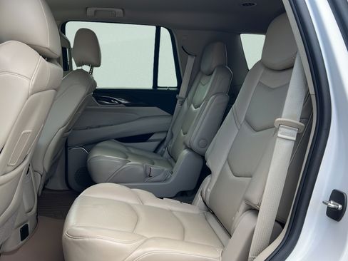 Used 2018 Cadillac Escalade 2WD image 10