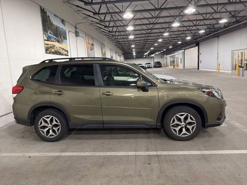 Used 2023 Subaru Forester Premium image 5