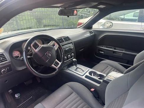 Used 2012 Dodge Challenger SXT RWD image 9