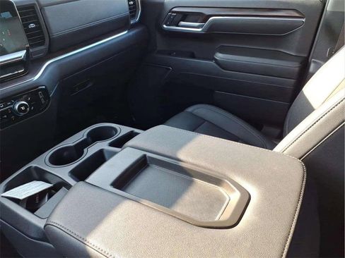 Used 2025 GMC Sierra 1500 SLT image 13