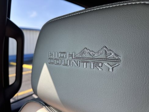 Used 2023 Chevrolet Silverado 2500 High Country image 28