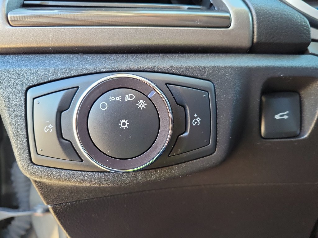 Used 2019 Ford Fusion SEL FWD image 19