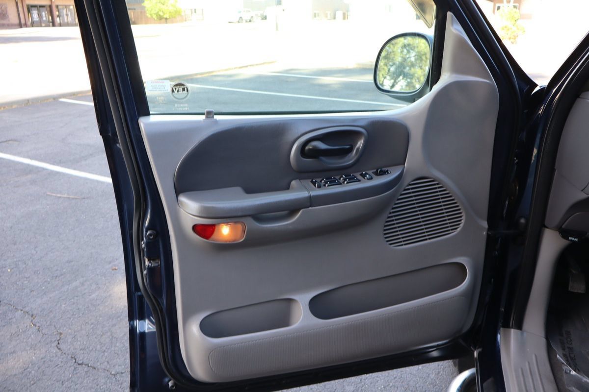 Used 2002 Ford F150 XLT AWD/4WD image 23