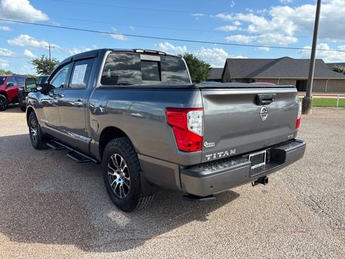 Used 2021 Nissan Titan SV w/ SV Convenience Package RWD image 4