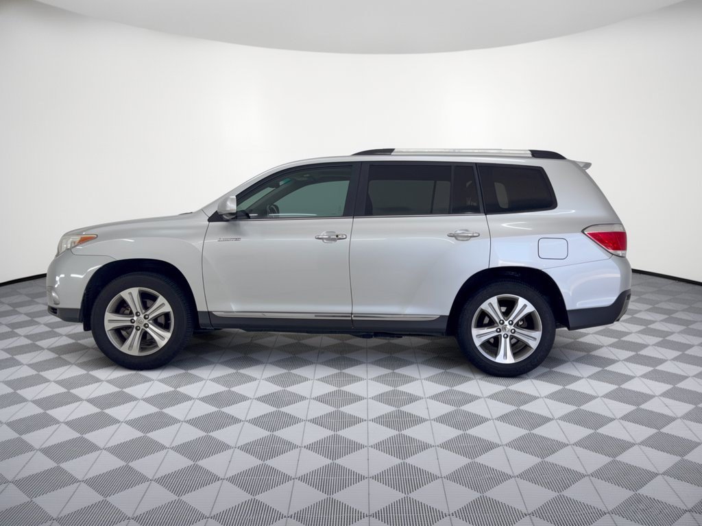 Used 2011 Toyota Highlander Limited w/ Tow Pkg FWD image 2