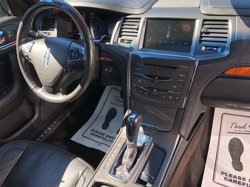 Used 2016 Lincoln MKS AWD image 21